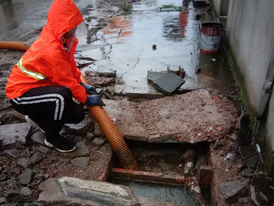 虎门港管委会专业清理污水池 炜誉市政以规范流程守护城市 “肠道”